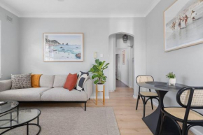 Ocean's Embrace - A Local's Haven at Bondi Beach